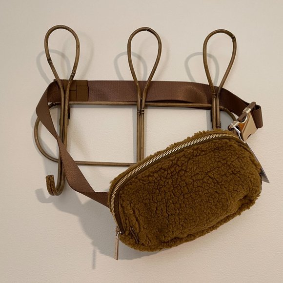 Lululemon Athletica Lululemon Everywhere Fleece Belt Bag (Burnt Caramel) - Picture 3 of 4